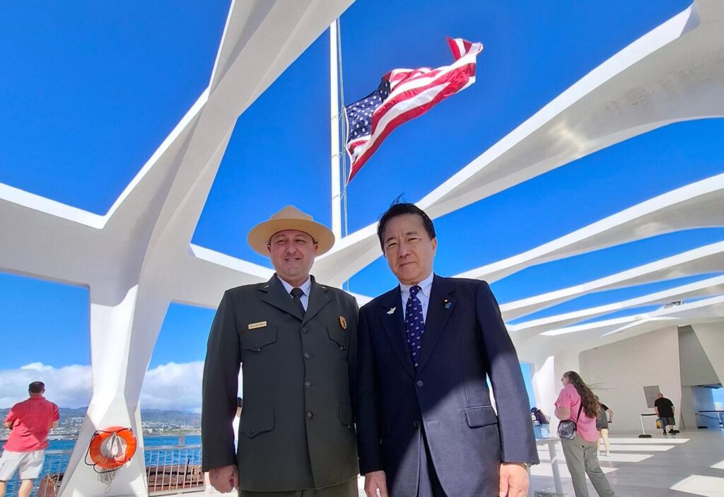 ケイラー米太平洋艦隊司令官と ケイラー米太平洋艦隊司令官と長島昭久