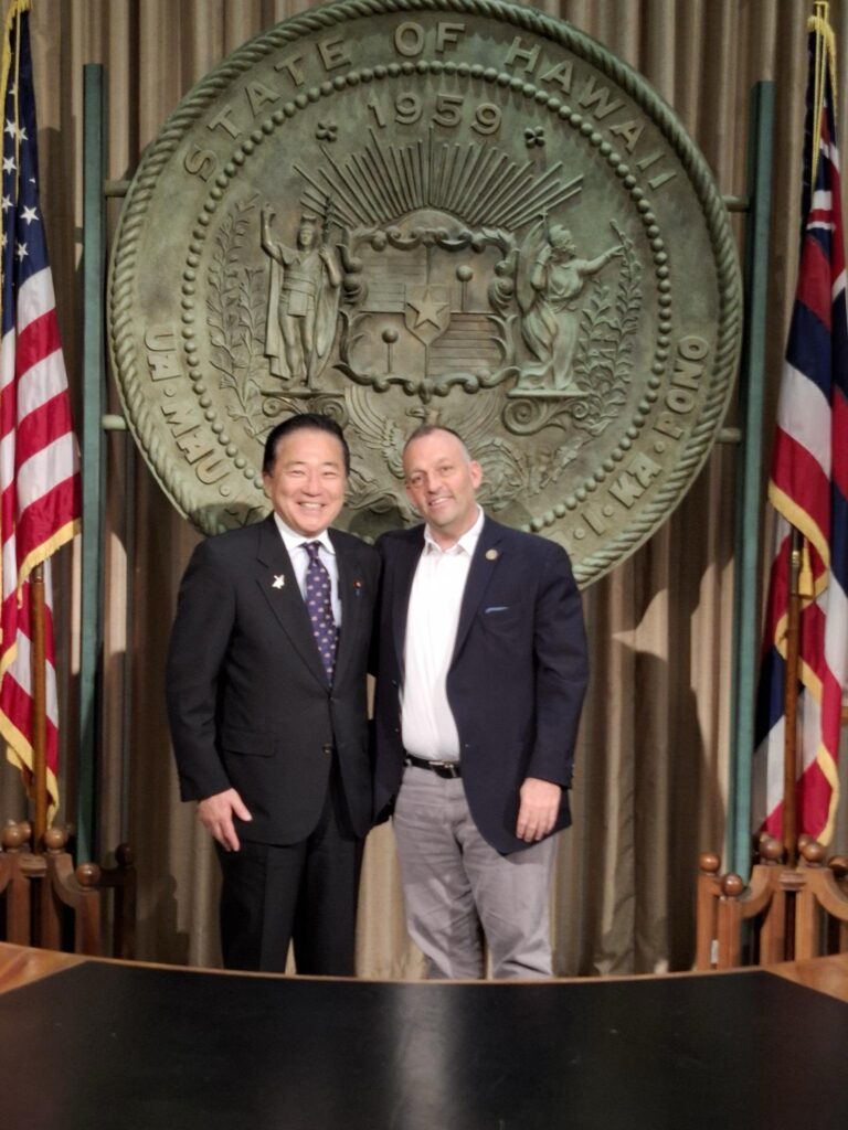 ハワイ州知事ジョシュ・グリーンさんと ハワイ州知事のジョシュ・グリーン氏と長島昭久