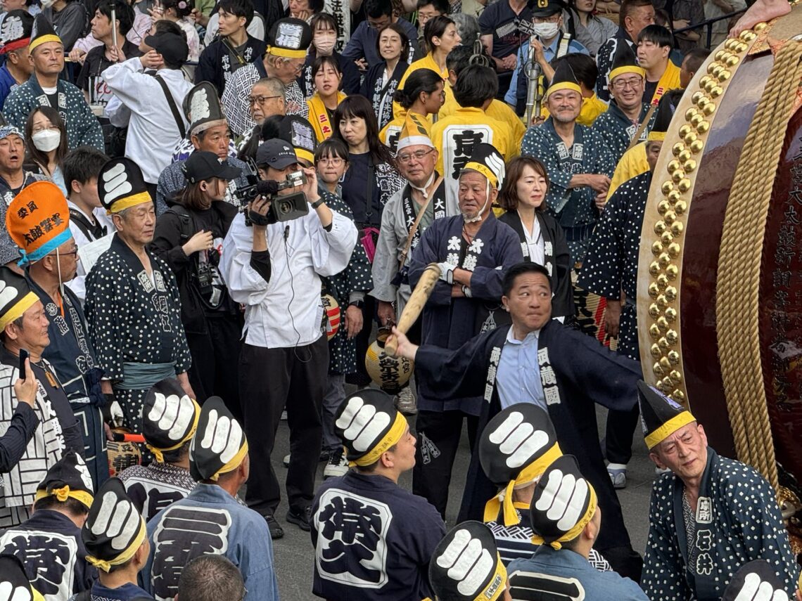太鼓の饗宴で太鼓をたたかせて頂く長島昭久