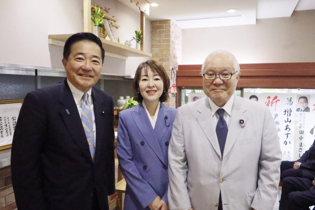 _MG_5063 増山都議の事務所開きにて増山先生と武見先生と
